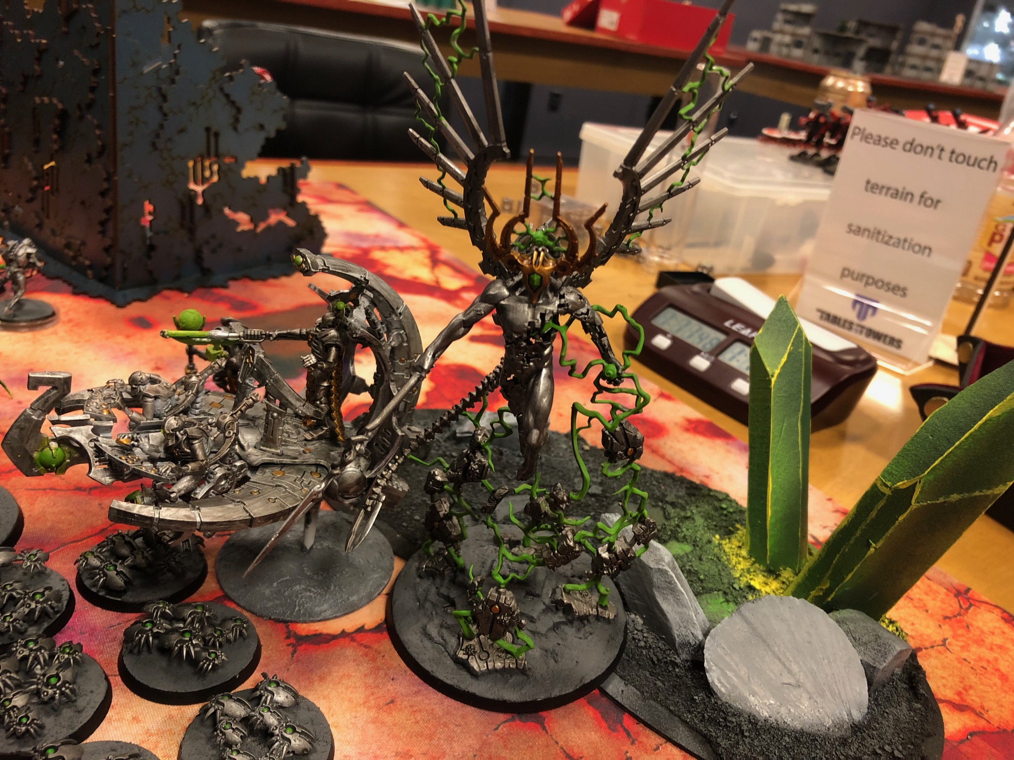 can someone break down how necrons play on the table top? what are they  good at, what are they bad at? how do you play them what's their focus on  how to